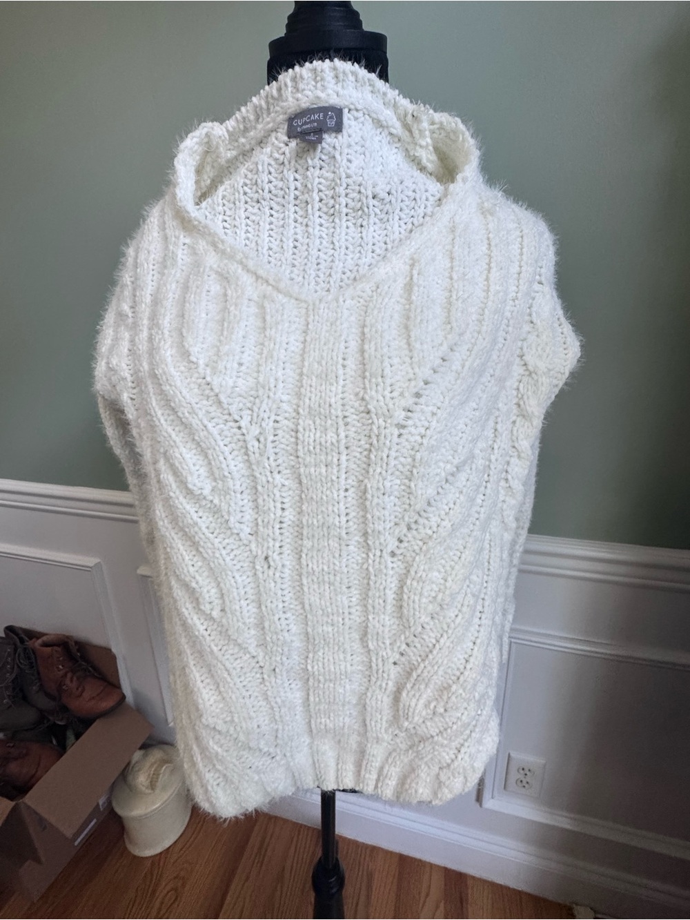 Cake Cream Cable-Knit V-Neck Sweater